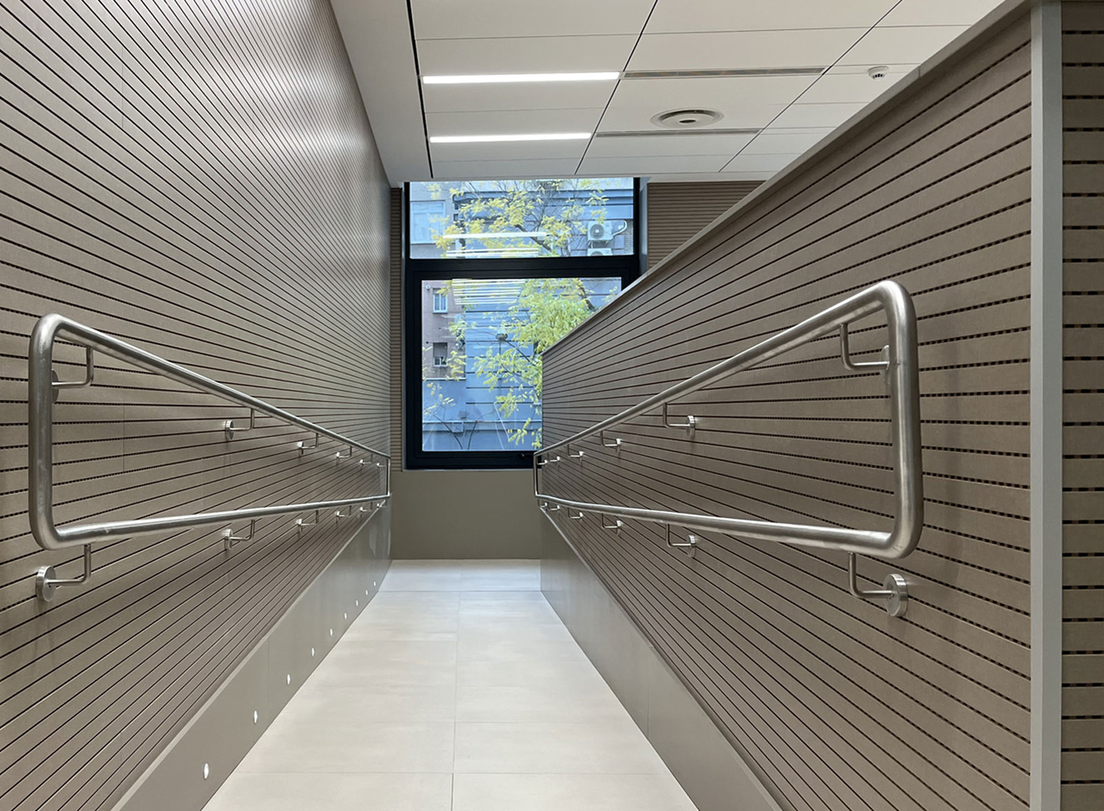 Sala de eventos y reuniones en edificio administrativo